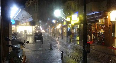 Çanakkale'de sağanak sonrası cadde ve sokaklar göle döndü