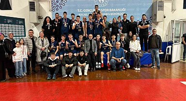 Çayırova'nın genç basketbolcuları Kocaeli ikincisi oldu