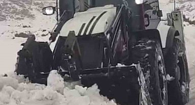 Çermik'te kardan dolayı kapanan mahalle yolları ulaşıma açıldı