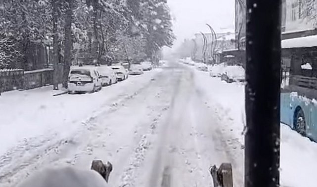 Çermik'te karla mücadele devam ediyor