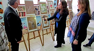 Çeşme Halk Eğitim Merkezi'nde yeni yılın ilk sergisi açıldı