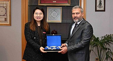 Çinli heyet Anadolu Üniversitesi Rektörü Adıgüzel ile buluştu