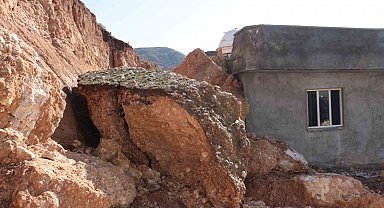 Cizre'de facianın eşiğinden dönüldü: Dev kayalar evi yerle bir etti