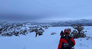 Çoban ve 9 keçisi, 3 gündür mahsur kaldığı yerden kurtarıldı