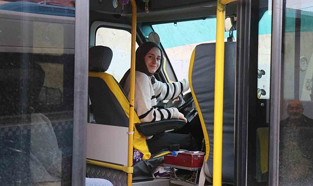 Çocuk yaşta muavinlik yaparak başladı, şimdi minibüs direksiyonunda kadınlara ilham oluyor