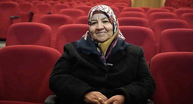 Çocukları sosyalleşsin diye geldi, sahnenin yıldızı oldu