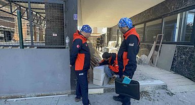 Çöken otelde işçiler 2 saat önce fark edip, çalışmayı sonlandırmış