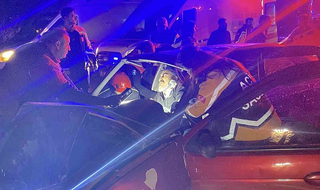 Çorum'da iki otomobil çarpıştı: 8 yaralı