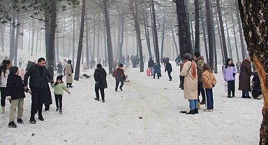 Çorum'da kar festivali vatandaşların akınına uğradı