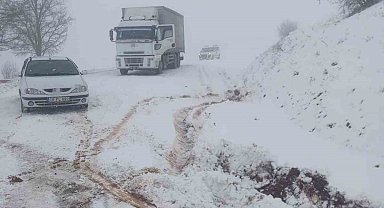 Çorum'da mahsur kalan araçlar için ekipler seferber oldu