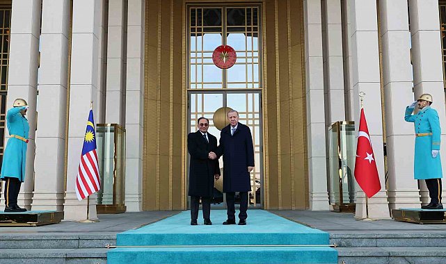 Cumhurbaşkanı Erdoğan, Malezya Başbakanı Enver İbrahim'i törenle karşıladı