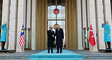 Cumhurbaşkanı Erdoğan, Malezya Başbakanı Enver İbrahim'i törenle karşıladı