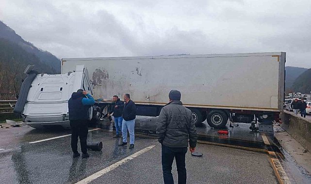 D-650 yolunda trafiği durduran kaza