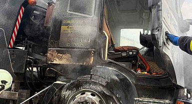 D100 çekicide çıkan yangını itfaiye söndürdü