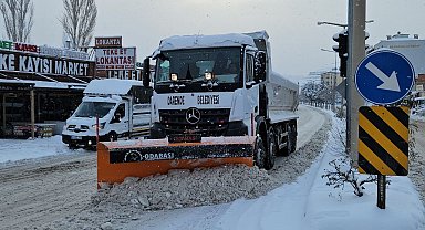 Darende Belediyesi'nin karla mücadele çalışmaları sürüyor