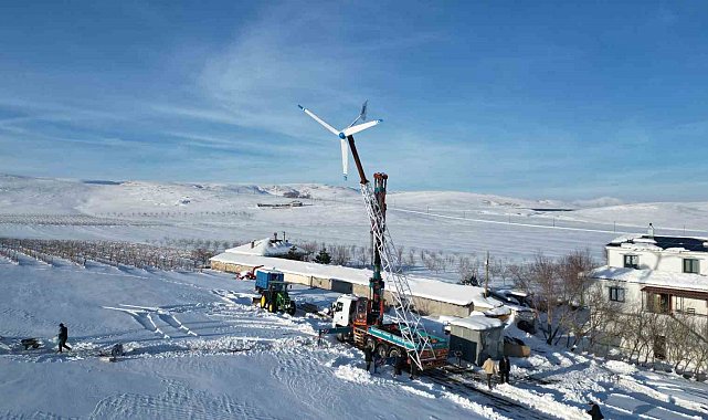 Dededen kalma mesleğini geliştirerek rüzgârgülü imalatı yapıyor