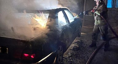 Defne'de otomobil alevlere teslim oldu