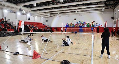 Denizli Büyükşehir'den görme engelli sporculara Braille alfabeli madalya