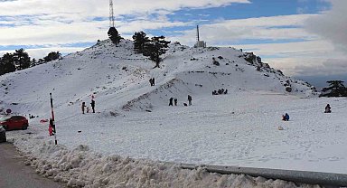 Denizli Nikfer Kayak Merkezi'nde yoğunluk erken başladı