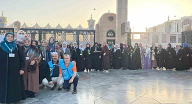 Denizlili kadın umreciler Ravza'daki dualarla buluştu