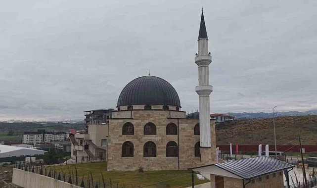 Deprem sonrası inşa edilen 118. cami olan 'Gazze Şehitleri Camii' ibadete açıldı