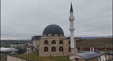 Deprem sonrası inşa edilen 118. cami olan 'Gazze Şehitleri Camii' ibadete açıldı