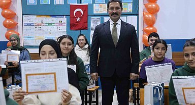 Depremin ardından 224 yeni okulun inşa edildiği Hatay'da 374 bin öğrenci karne heyecanı yaşadı