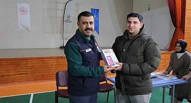 Depremzede öğrencilere burs ve tablet desteği
