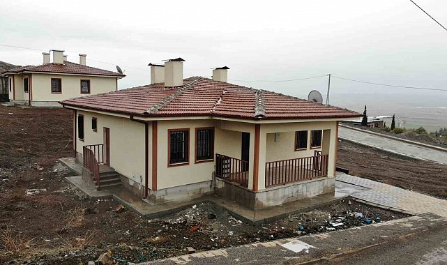 Depremzede vatandaş: "Babamızın yapmadığını devletimiz yaptı"