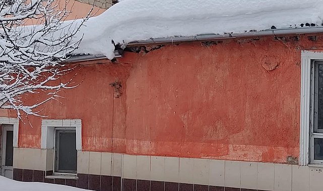 Develi ve Tomarza'da kar kalınlığı 50 santimi geçti, ahır çöktü