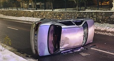 Devrilen otomobilde 1 kişi yaralandı