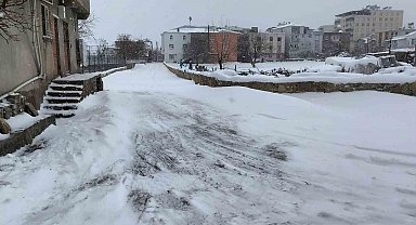 Dicle'de yoğun kar hayatı olumsuz etkiledi
