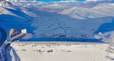 Dilimli Barajı buzla kaplandı