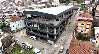 Dilovası'ndaki katlı otopark belediye hizmet binasına dönüştürülüyor