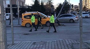 Direksiyon başında kalp krizi geçiren taksi şoförü hayatını kaybetti