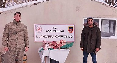 Diyadin'de uygunsuz şartlarda taşınan etlere el konuldu