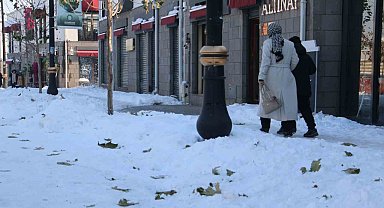 Diyarbakı'ın tarihi Sur ilçesinde belediyeye kar tepkisi