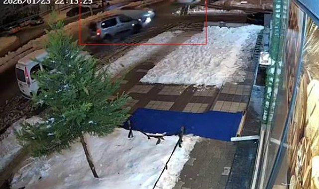 Diyarbakır'da 6 aracın karıştığı zincirleme kaza kamerada: 3 yaralı