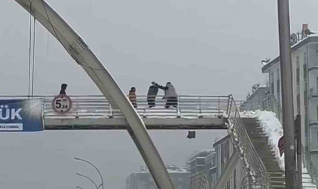 Diyarbakır'da bir şahıs çocukları öldüresiye dövdü: O anlar kamerada