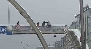 Diyarbakır'da bir şahıs çocukları öldüresiye dövdü: O anlar kamerada