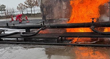 Diyarbakır'da ham petrol havuzunda yangın