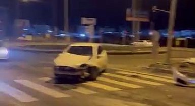 Diyarbakır'da iki araç çarpıştı: 2 yaralı