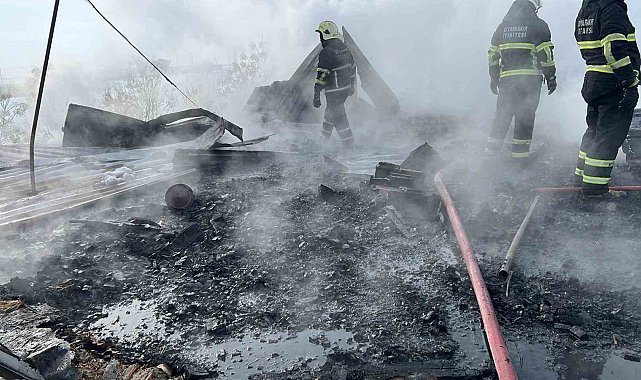 Diyarbakır'da okulda yakılan soba çatıya sıçradı, öğrenciler tahliye edildi