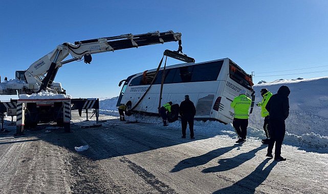 Diyarbakır'da yolcu otobüsü devrildi: 6 yaralı