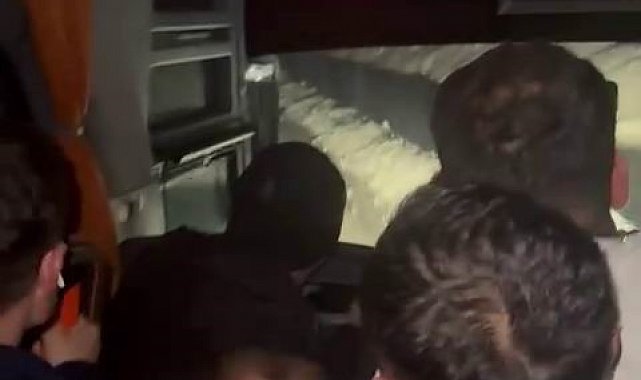 Diyarbakır'da yolcu otobüsünün devrilme anı kameralara yansıdı