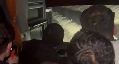 Diyarbakır'da yolcu otobüsünün devrilme anı kameralara yansıdı