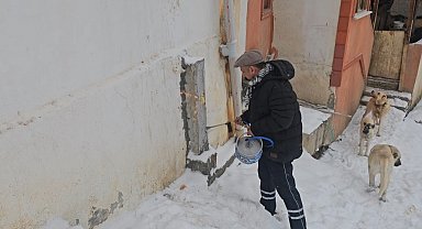 Doğu buz kesti: Donan su şebekeleri pürmüzle ısıtılmaya çalışıldı