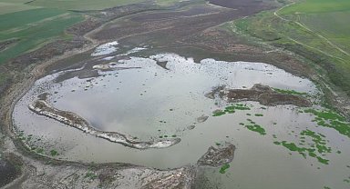 Doğuda kar batıda kuraklık: Gölette korkutan görüntü