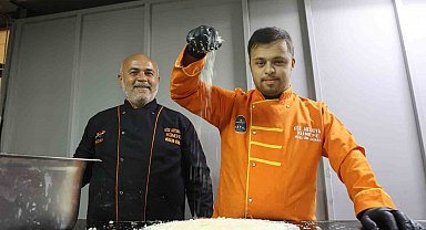 Dünyanın en iyi tatlısı seçilen 'Antakya Künefesi' down sendromlu Mehmet'in ellerinde tat buluyor