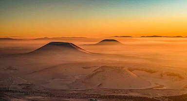 Dünyanın nazar boncuğu Meke Gölü'nde karlı gün batımı manzarası